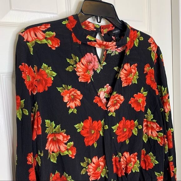 Forever 21 Plus Floral Cropped Top Size 2X - Picture 2 of 12